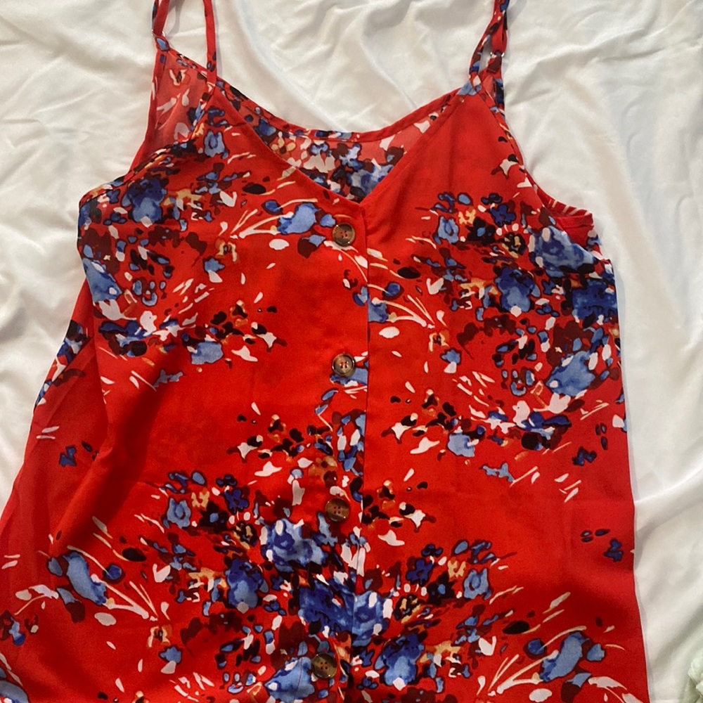 Red pattern tank